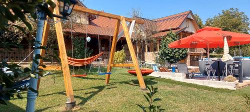 Playground, Sekin Vinograd in Popovaca