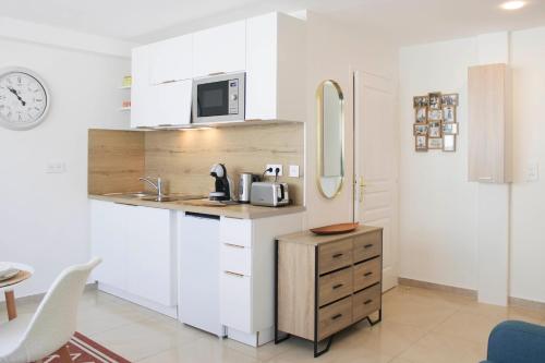 New studio with balcony near Gallieni metro in Bagnolet