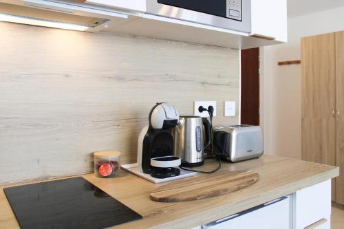 New studio with balcony near Gallieni metro in Bagnolet