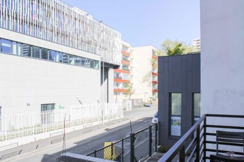 New studio with balcony near Gallieni metro in Bagnolet