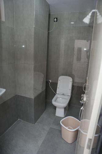 V Rooms - image 2