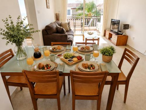 2 bedroom apartment E8 located pool level, sea view, FREE WIFI, Peyia (foto 10)