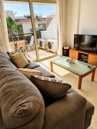 2 bedroom apartment E8 located pool level, sea view, FREE WIFI, Peyia (foto 6)