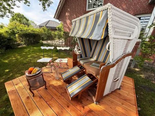 Neues Feriendomizil Deichblick - Nordseeurlaub mit Balkon und Garten im idyllischen Butjadingen in Butjadingen, Deutschland