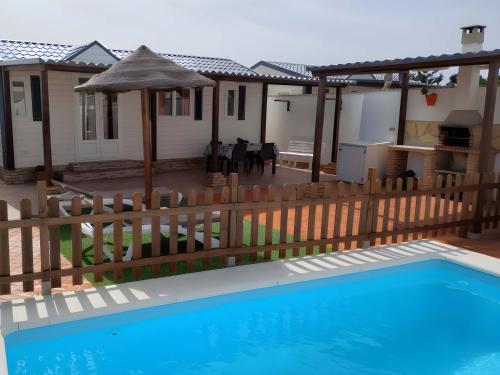 Casa con piscina privada solo familias y pareja no aceptamos grupos jovenes