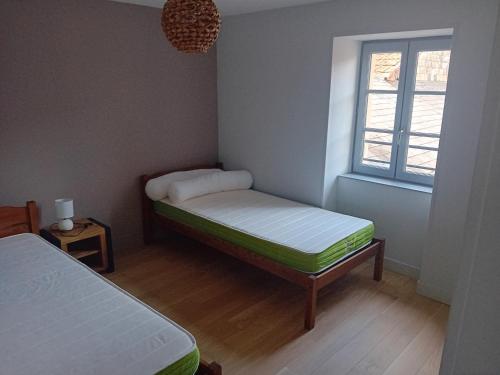 . chambre 4 lits 2 salles de bain