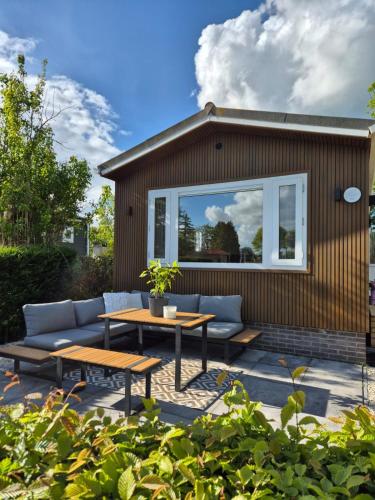 Kert, Chalet in Berkhout, close to the beach in Berkhout