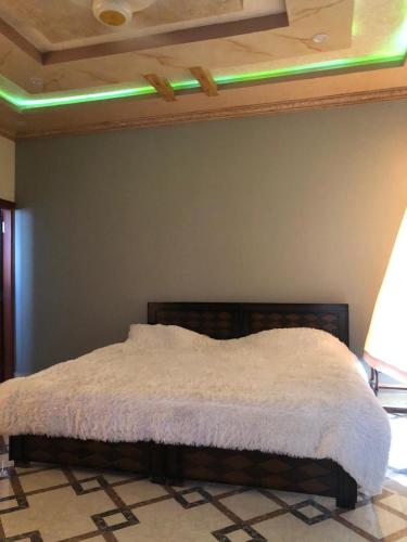 Private Room with Attached Bath & Self Check-in – khách sạn tại Abbottabad