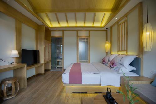 Yuezhu Xuan Zen Boutique Resort Lijiang Ancient TownNaxi courtyard Near Mu's Palace and Zhongyi Market and Sifang StEnglish Host and Travel AssistantFree Airport Pickup for 3 nights and Luggage ServiceDaily Western and Chinese Breakfast - image 2