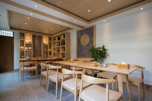 Yuezhu Xuan Zen Boutique Resort Lijiang Ancient TownNaxi courtyard Near Mu's Palace and Zhongyi Market and Sifang StEnglish Host and Travel AssistantFree Airport Pickup for 3 nights and Luggage ServiceDaily Western and Chinese Breakfast - image 4