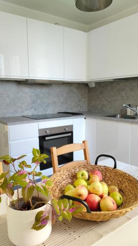 Centrally-located apartment next to shopping center & Metro in Tapiola