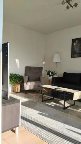 Centrally-located apartment next to shopping center & Metro in Tapiola