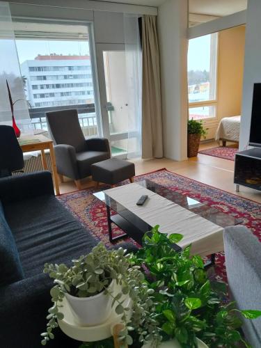Centrally-located apartment next to shopping center & Metro in Tapiola