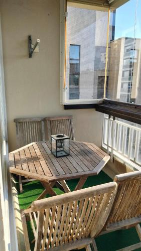 Centrally-located apartment next to shopping center & Metro in Tapiola