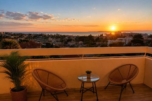 Vue mer panoramique, entièrement rénové, parking – khách sạn tại Laval