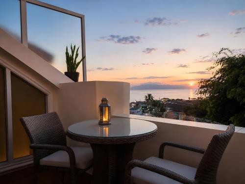 Colina Blanca Sunset View