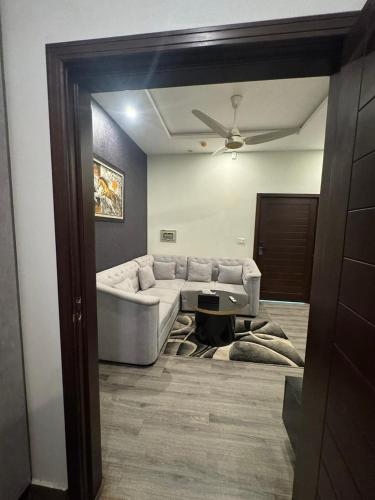 Elysium Premium Royale Suites - Mounatin View Islamabad - image 3