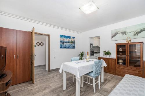 Apartment Erin by Rent Istria - image 2