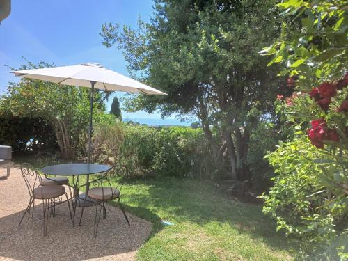 Chambre Bed and Breakfast dans la Villa Cypra in Trois Moulins