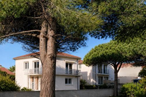 Villa- Grands T2 indépendants - climatisation, proche mer, parking gratuit, wifi – khách sạn tại Le Grau d'Agde