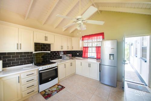 Kitchen, Beachy Cottage I Kitchen I Wi-Fi I Shaded Cabana I Parking in Long Bay