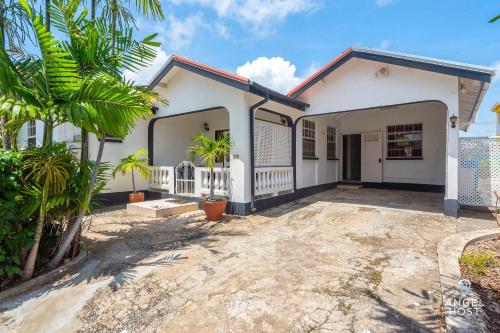 Exterior view, Beachy Cottage I Kitchen I Wi-Fi I Shaded Cabana I Parking in Long Bay