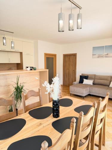 FamilyVilla new 4 Luxury Big Apartments parking - image 14