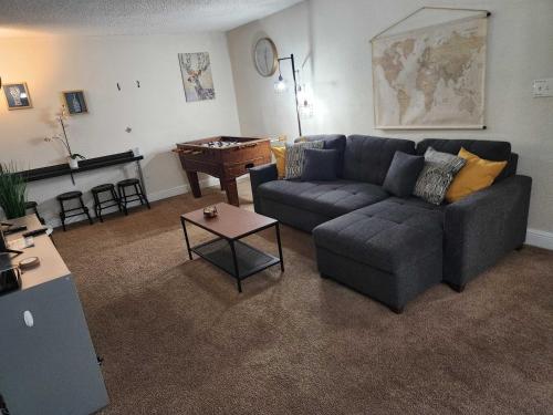 Centauri Vacation Rentals Beautiful 2-bedroom condo near all Orlando attractions free parking & Wi-Fi King bed #1 - image 29