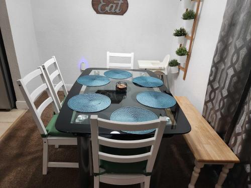 Centauri Vacation Rentals Beautiful 2-bedroom condo near all Orlando attractions free parking & Wi-Fi King bed #1 - image 18