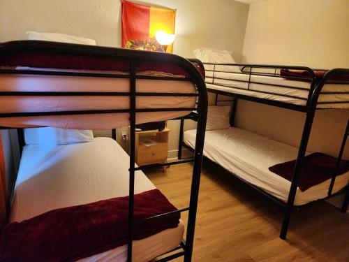 Centauri Vacation Rentals Beautiful 2-bedroom condo near all Orlando attractions free parking & Wi-Fi King bed #1 - image 20