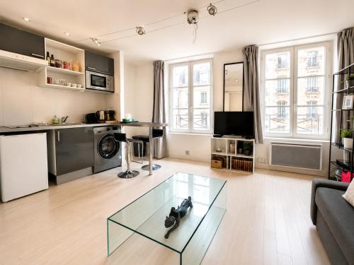 Modern and bright studio Bastille Le Marais