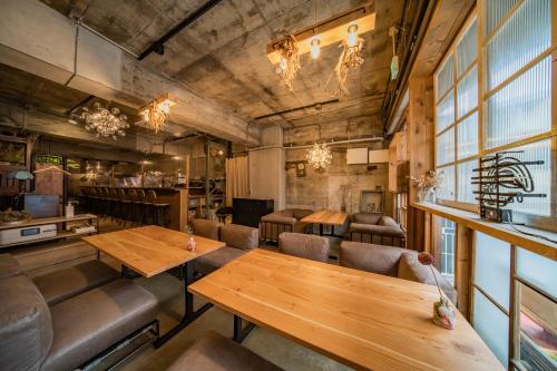 Pub/lounge, ArtBar & GuestHouse ennova in Atami