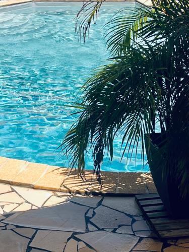 Villa Schœlcher, vue sur mer a 3 min à pied, avec piscine (Villa Schœlcher, vue sur mer a 3 min a pied, avec piscine) in Schœlcher