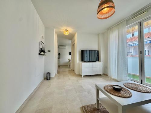 Fuengirola Beach and nightlife in Palma-Palmilla