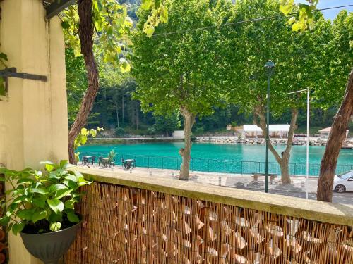 Appartement terrasse vue lac in 布雷鲁瓦阿河畔