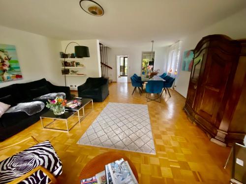 Stuttgart-Townhouse fully furnished w garden in Botnang