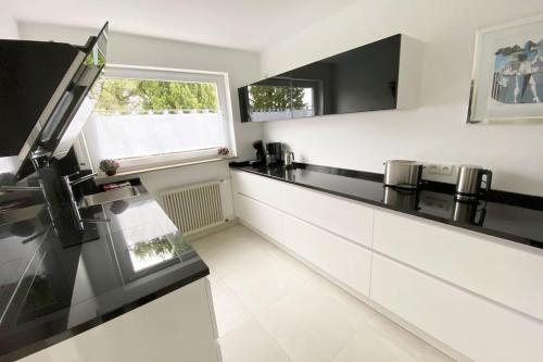 Stuttgart-Townhouse fully furnished w garden in Botnang