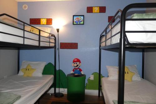 Centauri Vacation Rentals Beautiful 2-bedroom condo near all Orlando attractions free parking & Wi-Fi King bed - image 30
