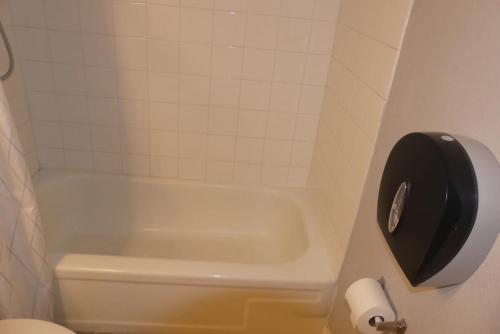 Centauri Vacation Rentals Beautiful 2-bedroom condo near all Orlando attractions free parking & Wi-Fi King bed - image 33