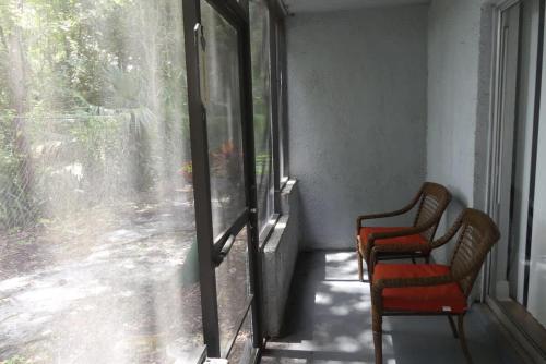 Centauri Vacation Rentals Beautiful 2-bedroom condo near all Orlando attractions free parking & Wi-Fi King bed - image 35