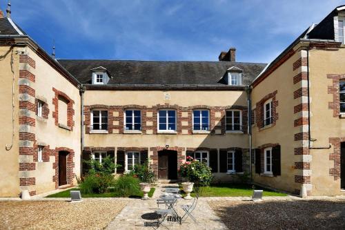 Maison de Charme pour 40 personnes in Bleneau