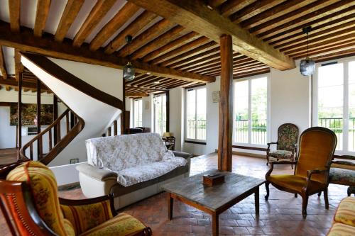 Maison de Charme pour 40 personnes in Bleneau