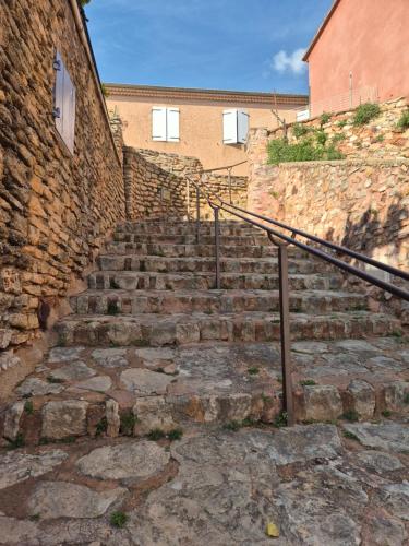 Gîte Le Val des Fées classés deux étoiles (Gite Le Val des Fees classes deux etoiles) in Roussillon
