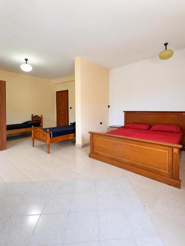 1 double bed, 2 twin beds