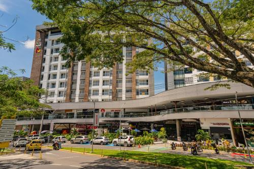 Cerritos Premium Tower & Mall – khách sạn tại La Esperanza