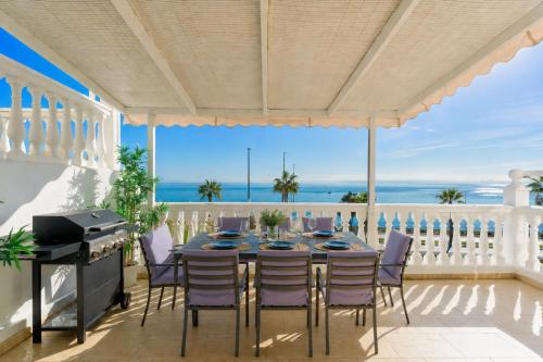 Kosta Homes - House With Sea View and Game Room – khách sạn tại Torremuelle