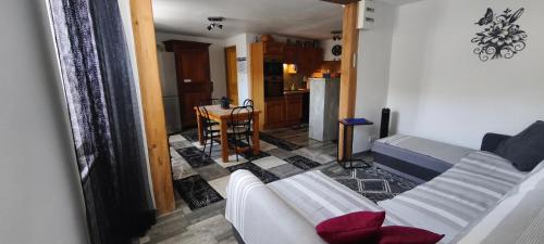 Appartement F3 situé au centre ville (Appartement F3 situe au centre ville) in La Charite Sur Loire