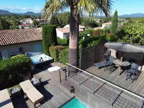 Villa provencale, piscine, jacuzzi & parking in Roquebrune-sur-Argens