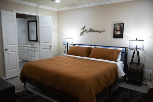 Family-Friendly House with Private Patio Escape – khách sạn tại Kings Park