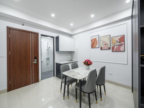 Kitchen, RUBY 2 HOTEL in Bac Tu Liem